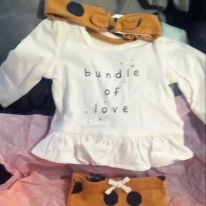 2 piece infant girls suit. Shirt,leggings and headband.